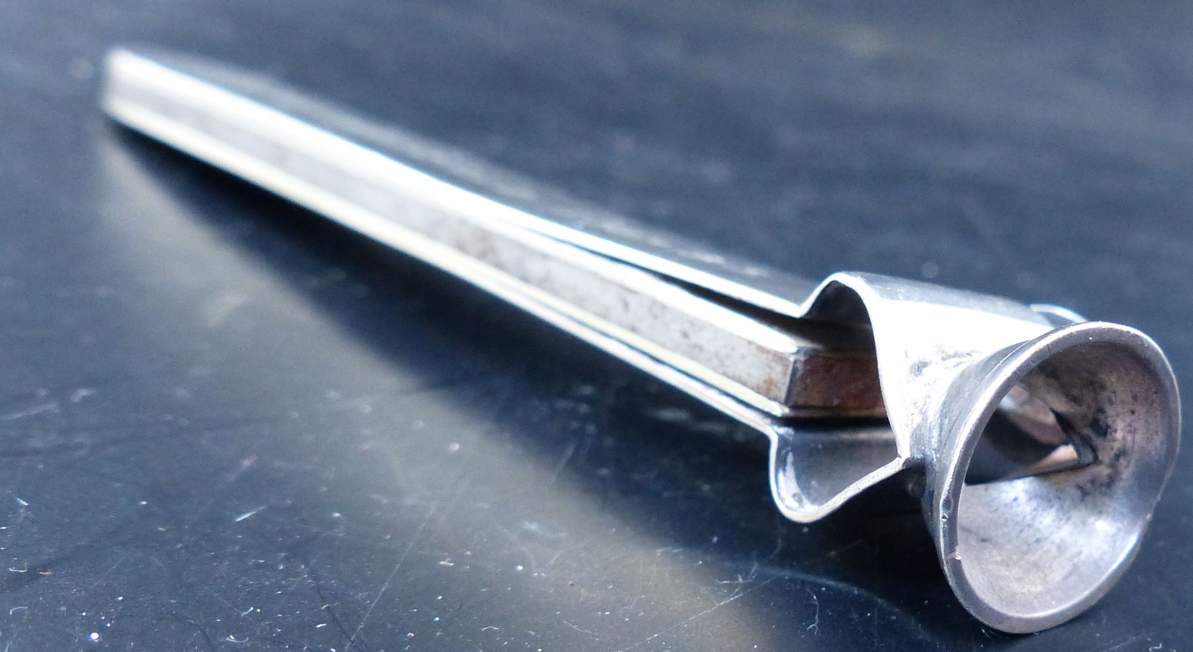 A George V silver mounted cigar cutter, 12.1cm.